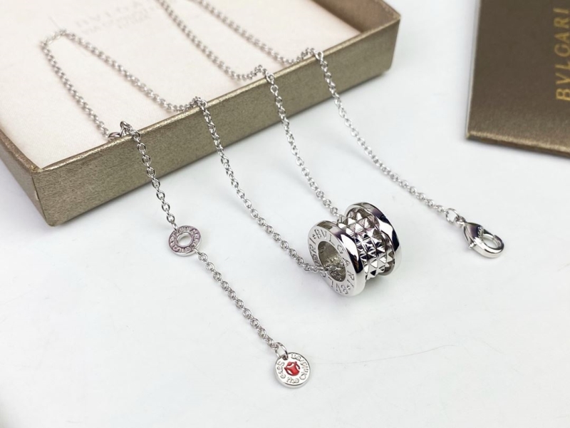 Bv1g*ai necklaces